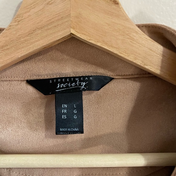 Light outer jacket for warm spring/fall - Picture 2 of 3